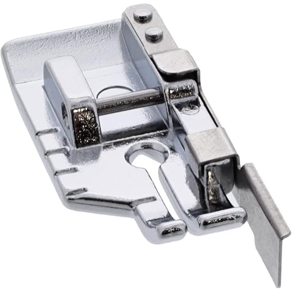 QUILTING PRESSER FOOT WITH GUIDE
